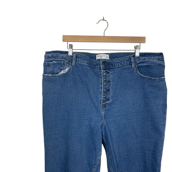 Abercrombie & Fitch The Mom High Rise Button Front Jeans Medium Wash Size 20 - Picture 7 of 12